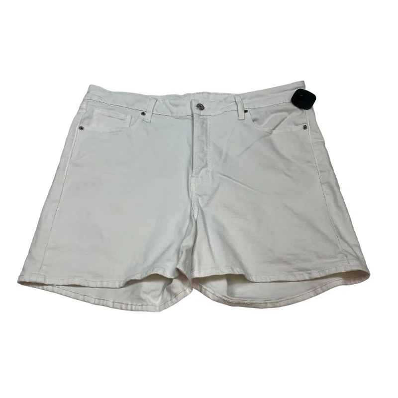 women's fall shortsWhite Shorts Old Navy, Size 18